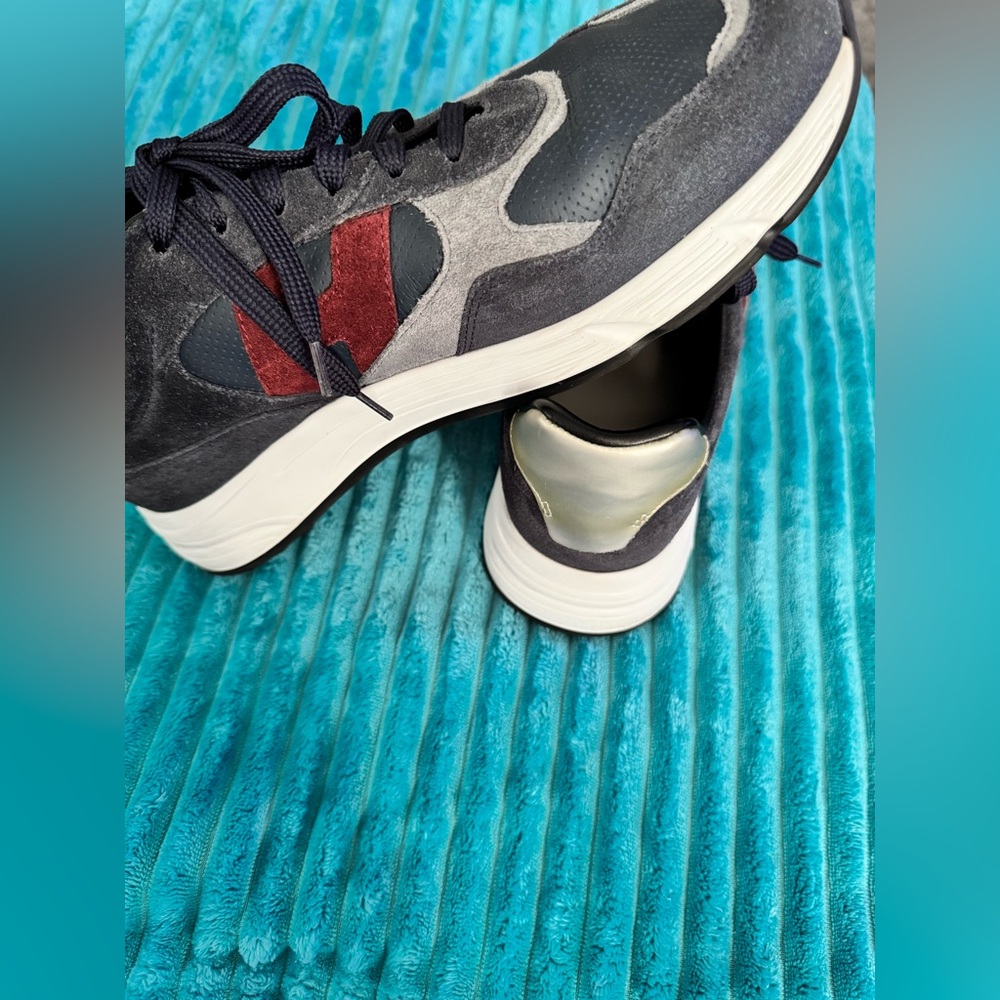 Hogan Men’s Stylish Navy and Burgundy Sneakers - Picture 6 of 10
